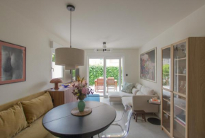 Design Coastal Garden Apartment